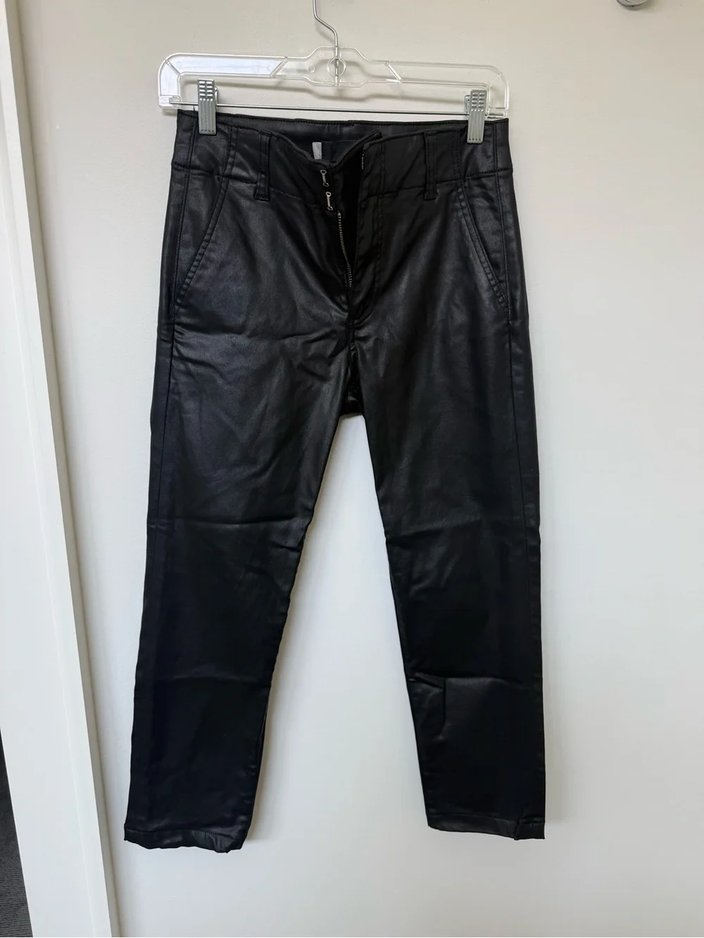 Kut from the Kloth Women’s Black coated Slim Straight Jeans